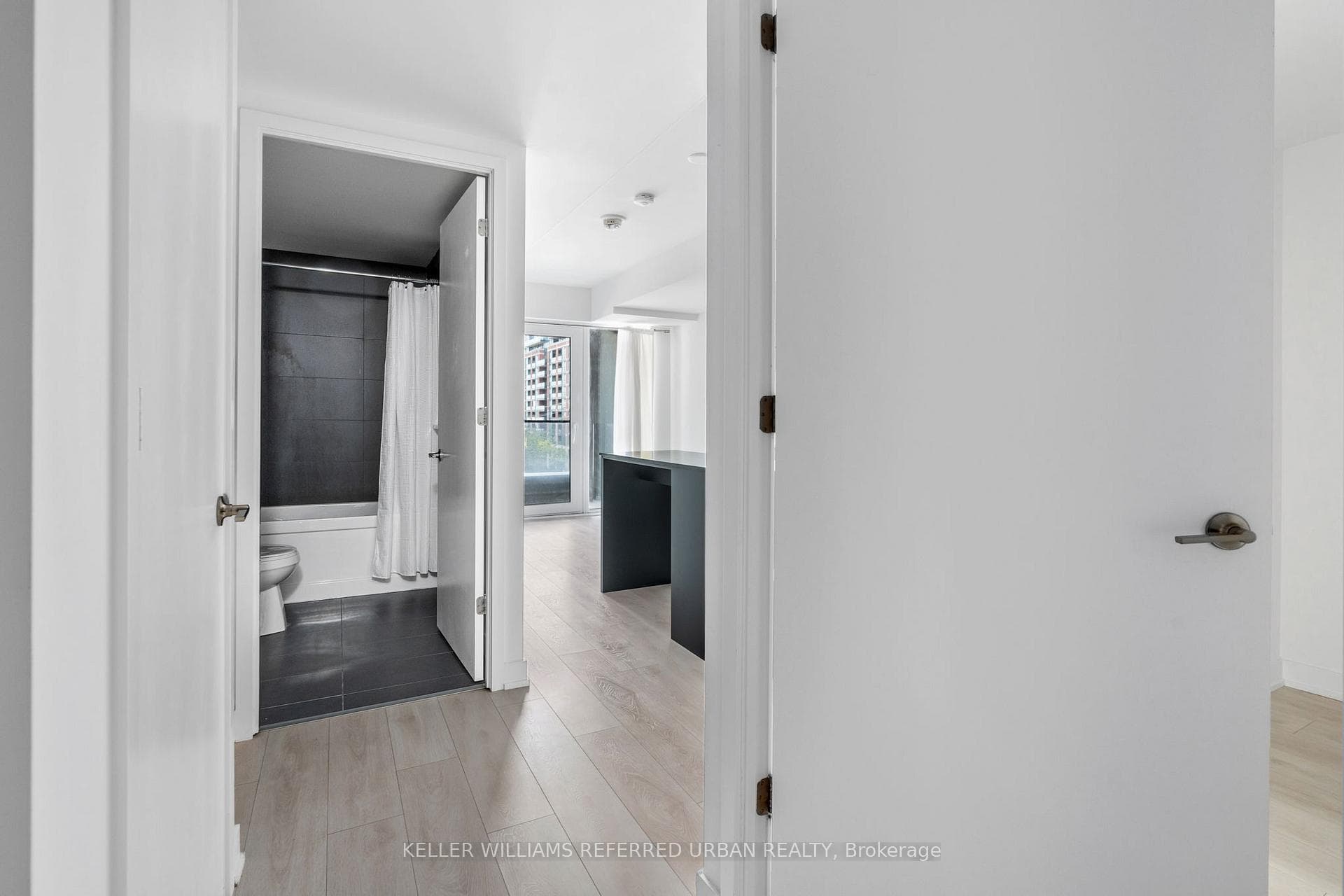 8 Tippett Road Unit 405 photo 9