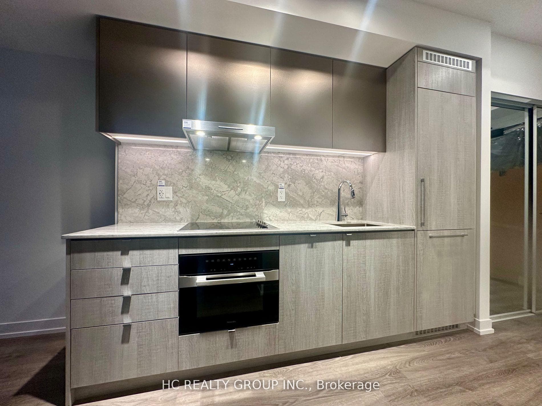 771 Yonge Street Unit 710 photo 3