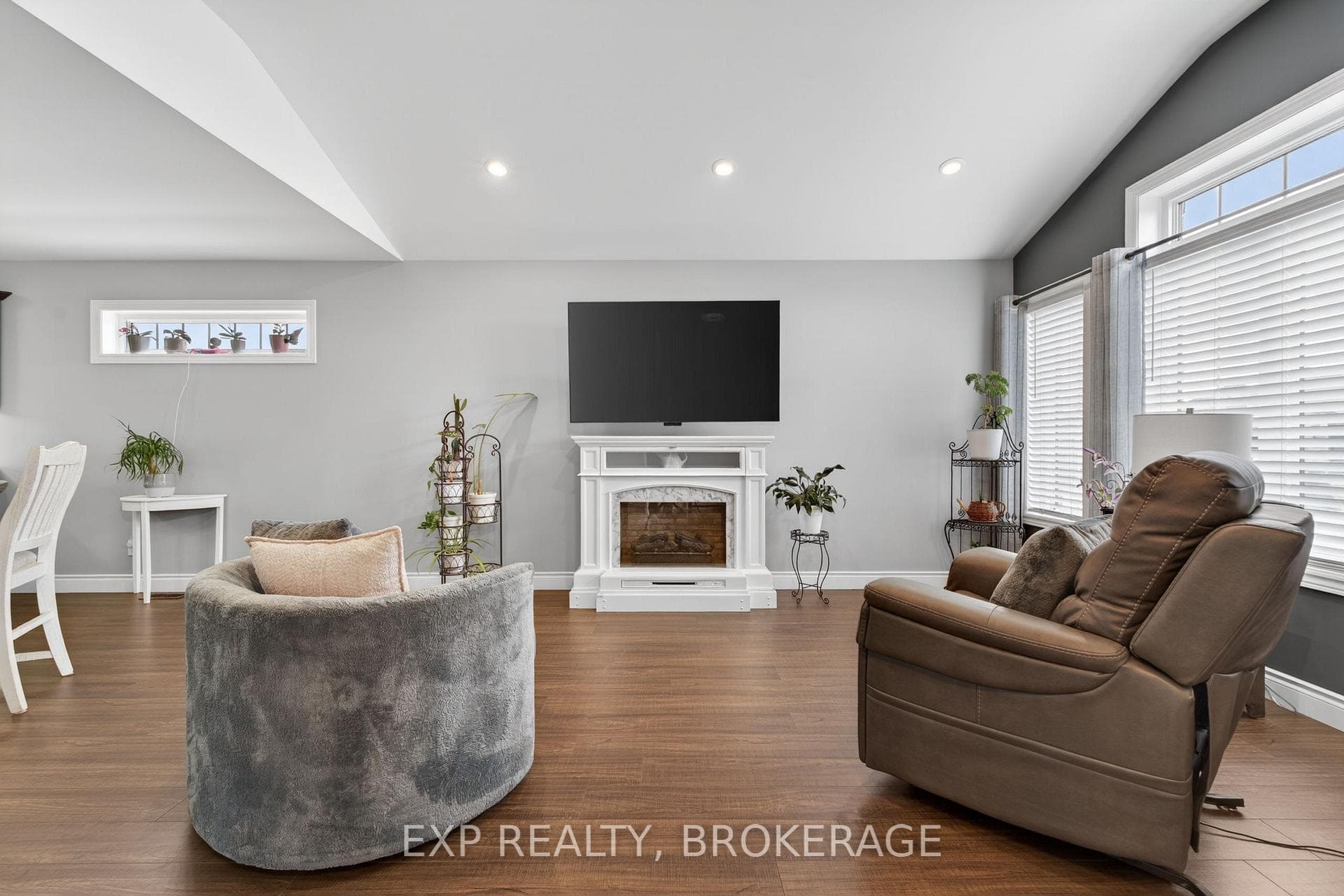 79 DEACON Place photo 5