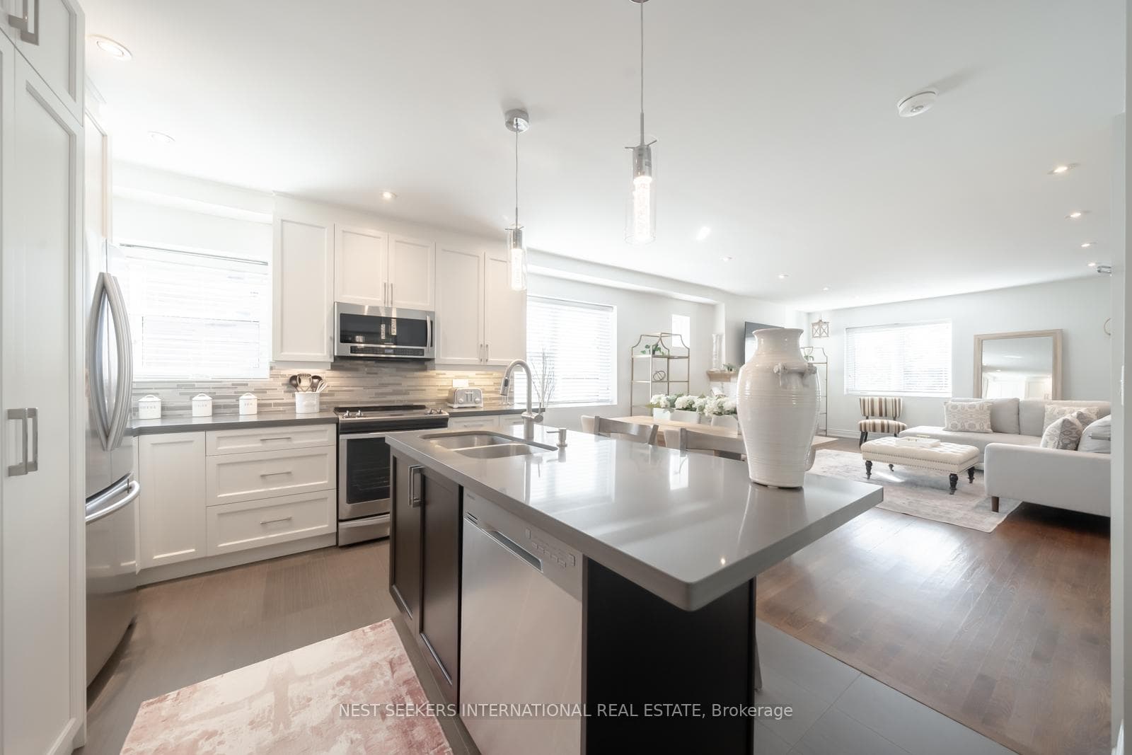 963 Avenue Road Unit 3 photo 3