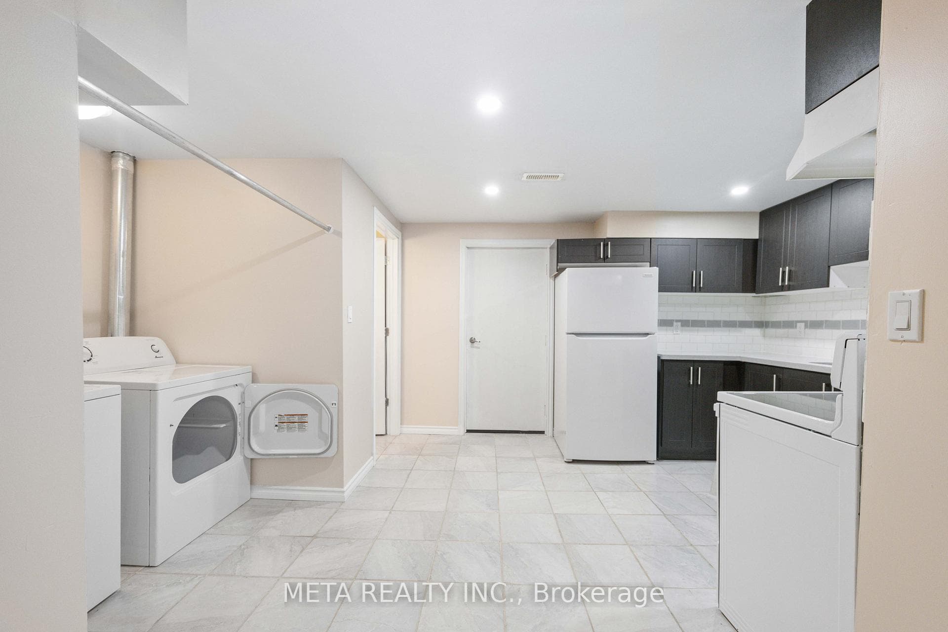220 Bassett Boulevard Unit (Bsmt) photo 22