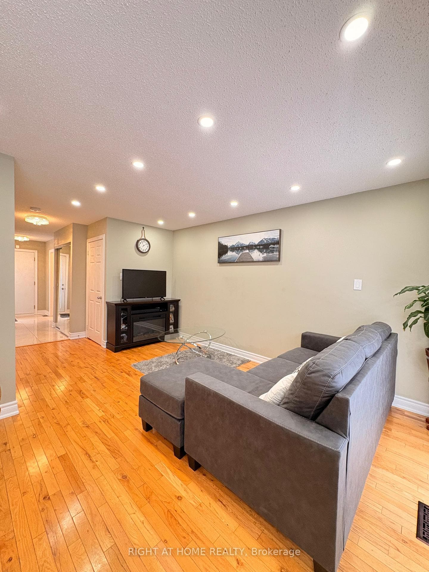 58 Teddington Crescent photo 13