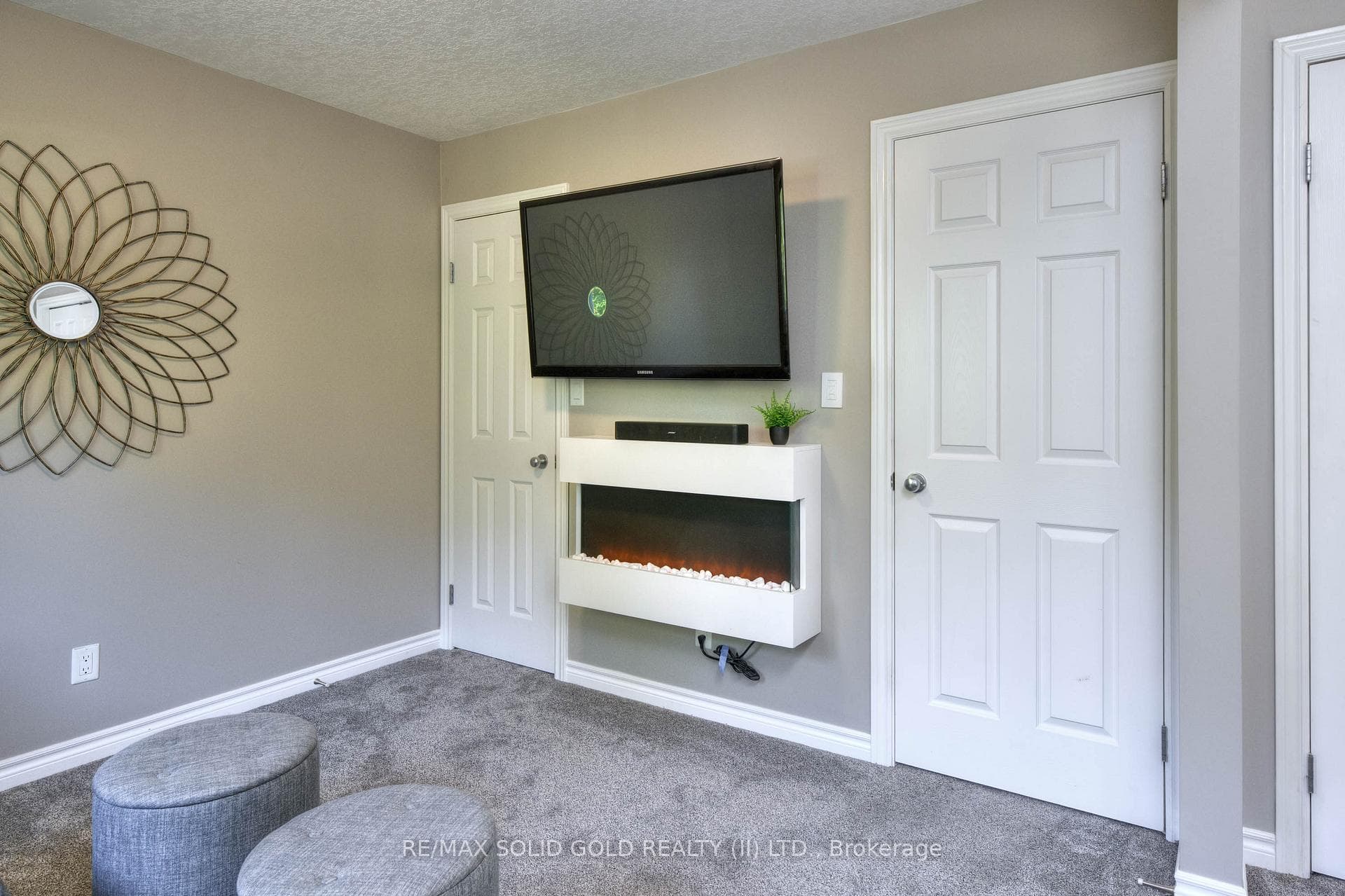 460 Colt Street photo 32