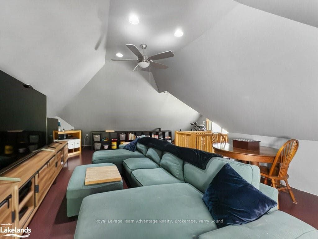 36 WAUBEEK Street photo 35