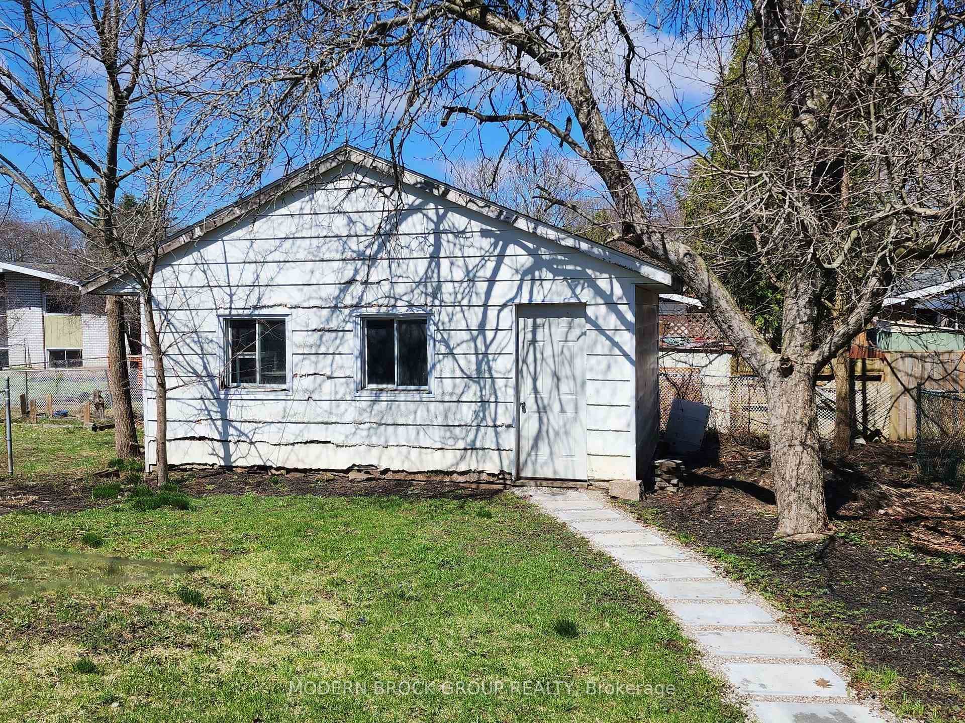 339 Abbott Street photo 37