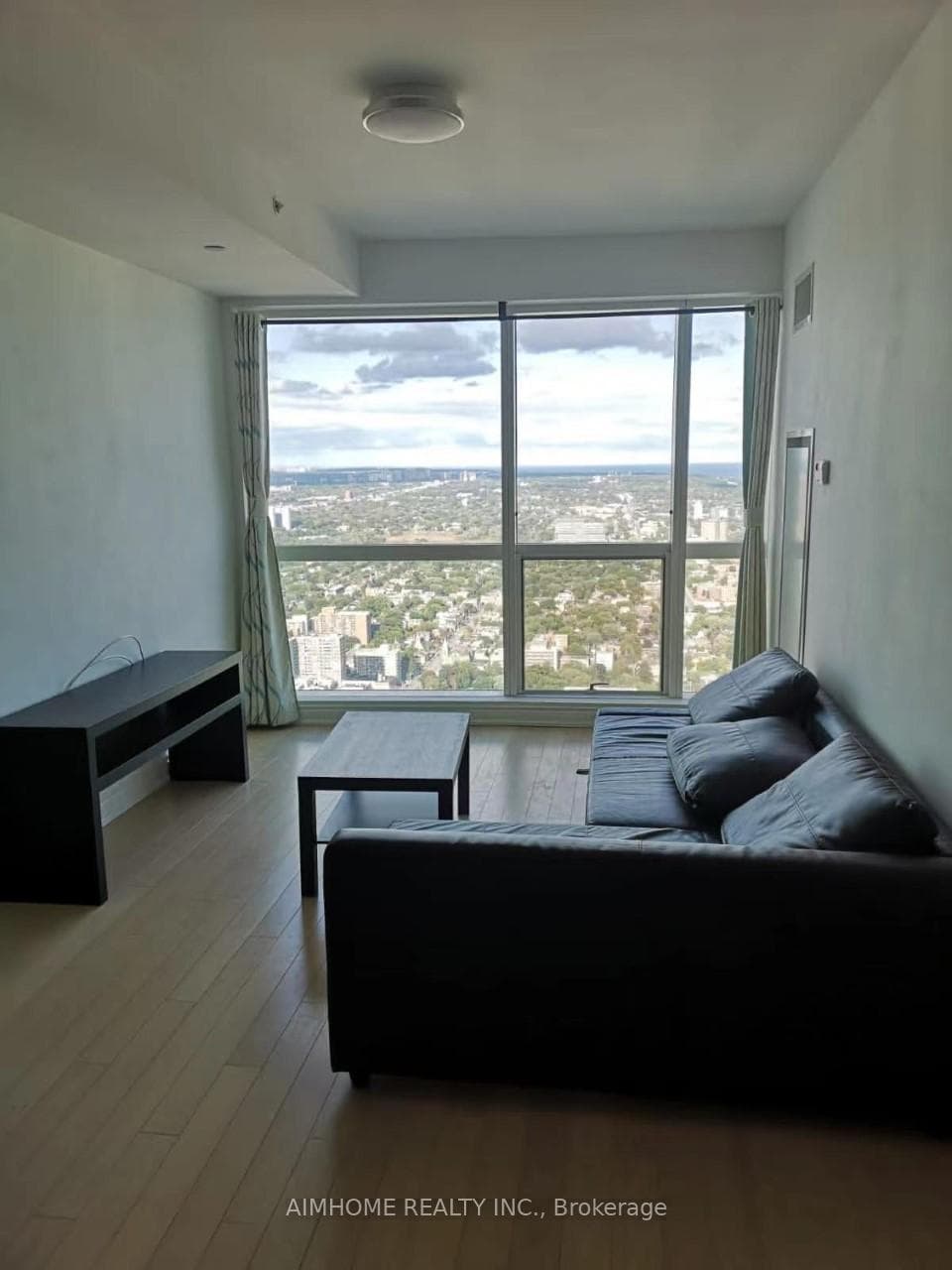 388 Yonge Street Unit 6304 photo 4