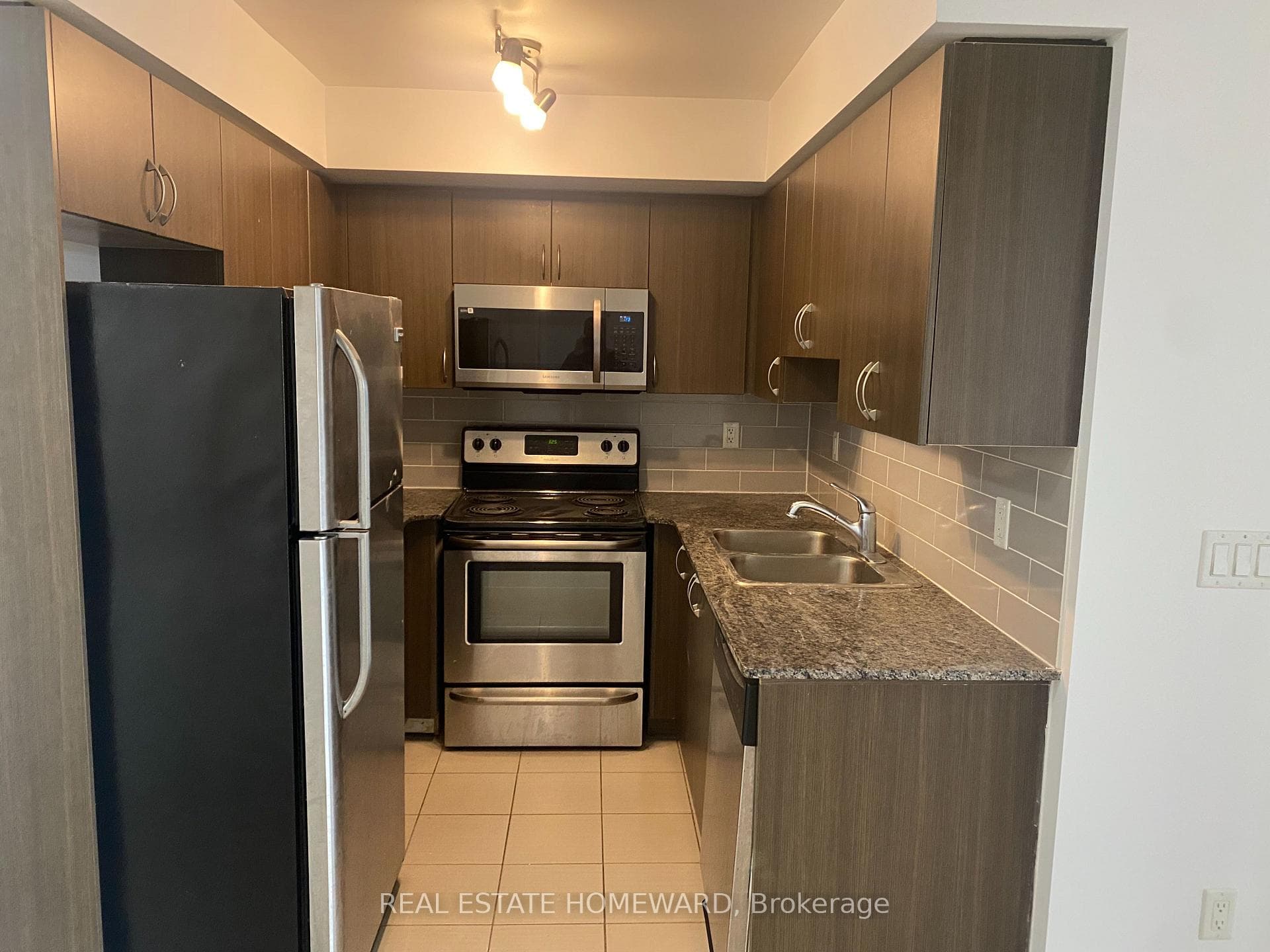 812 Lansdowne Avenue Unit 903 photo 4