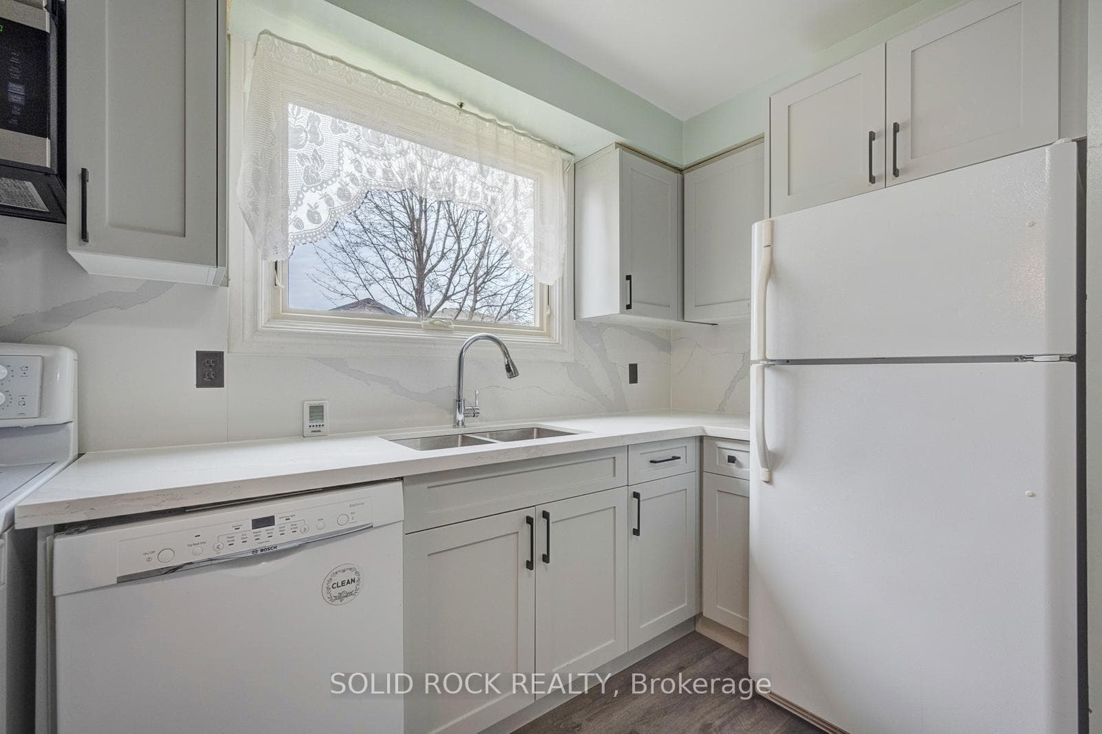 84 Sutherland Avenue photo 15