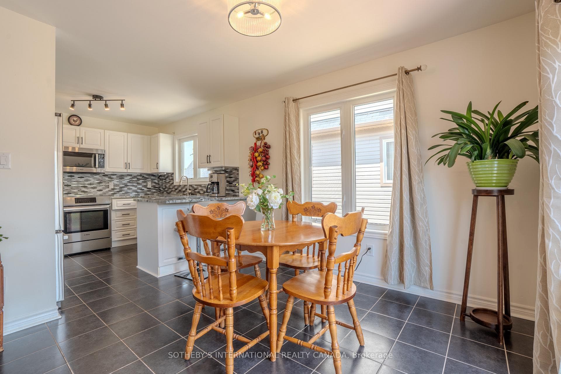 19 Grand Poplar Lane photo 10