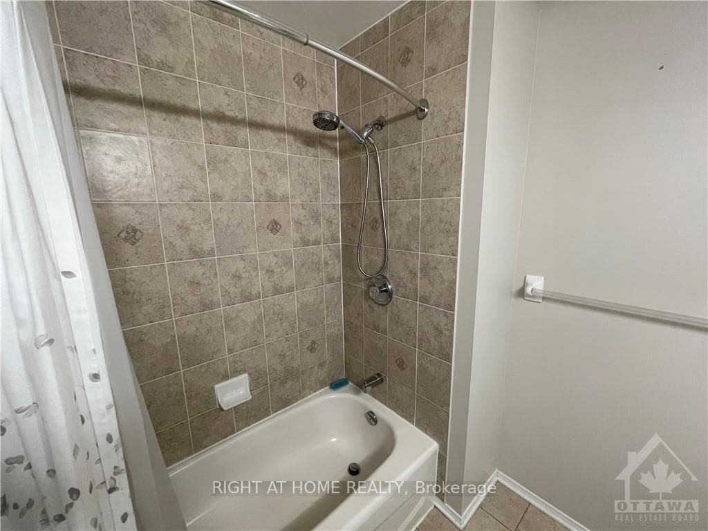 894 LONGFIELDS Drive photo 17
