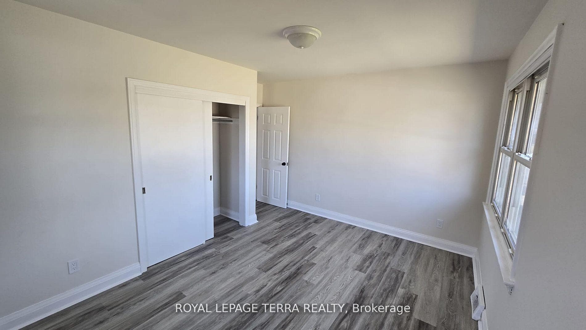779 Whitman Crescent photo 11