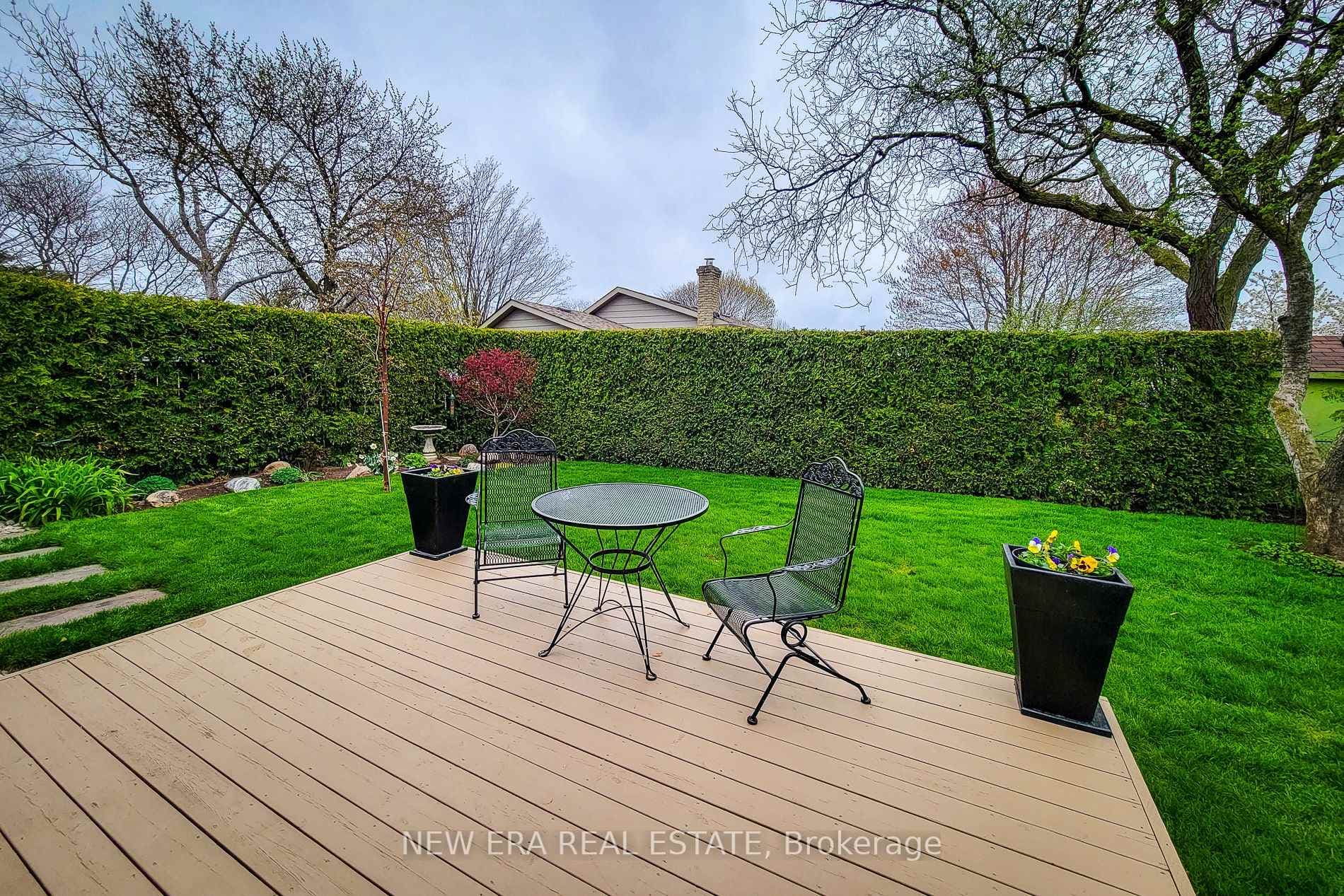 498 Vanguard Crescent photo 8