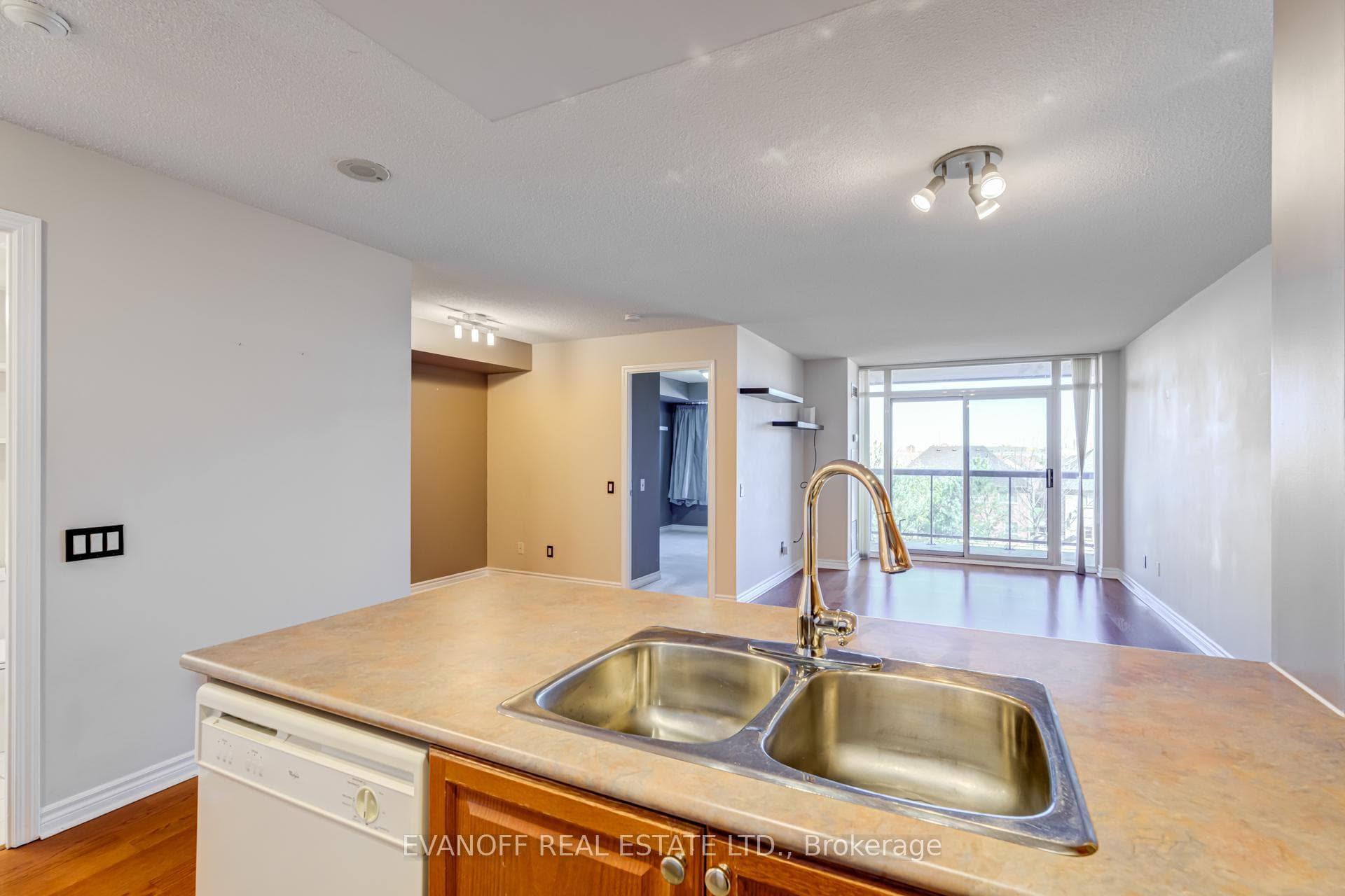 8 Mondeo Drive Unit 309 photo 8