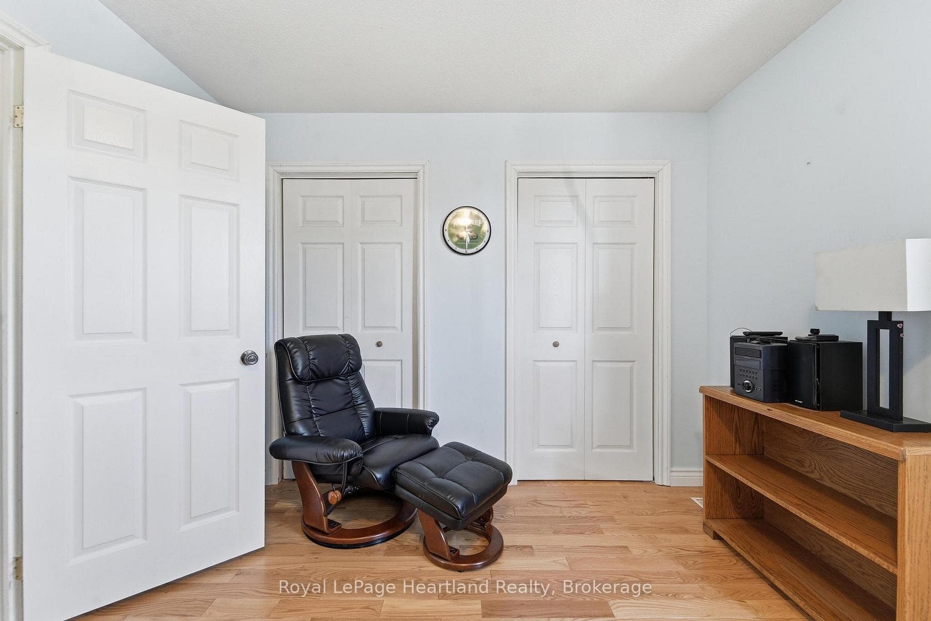 480 Mowat Street photo 17