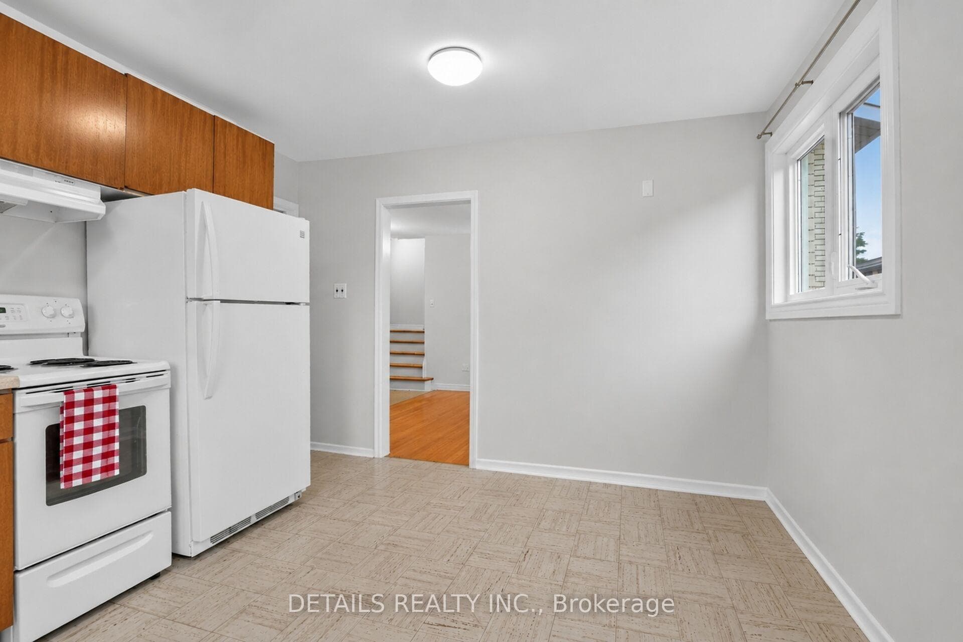 Eat-In Kitchen