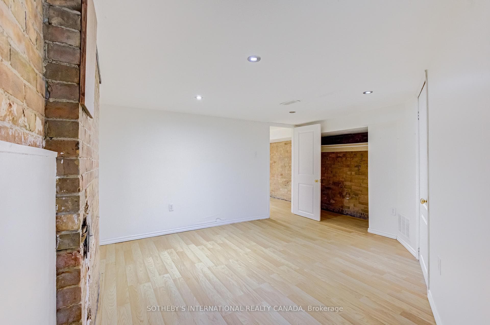 1213 College Street photo 41