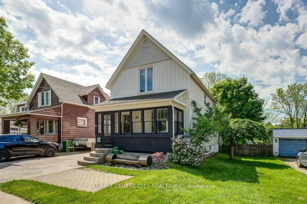 51 Hemlock Street photo 3