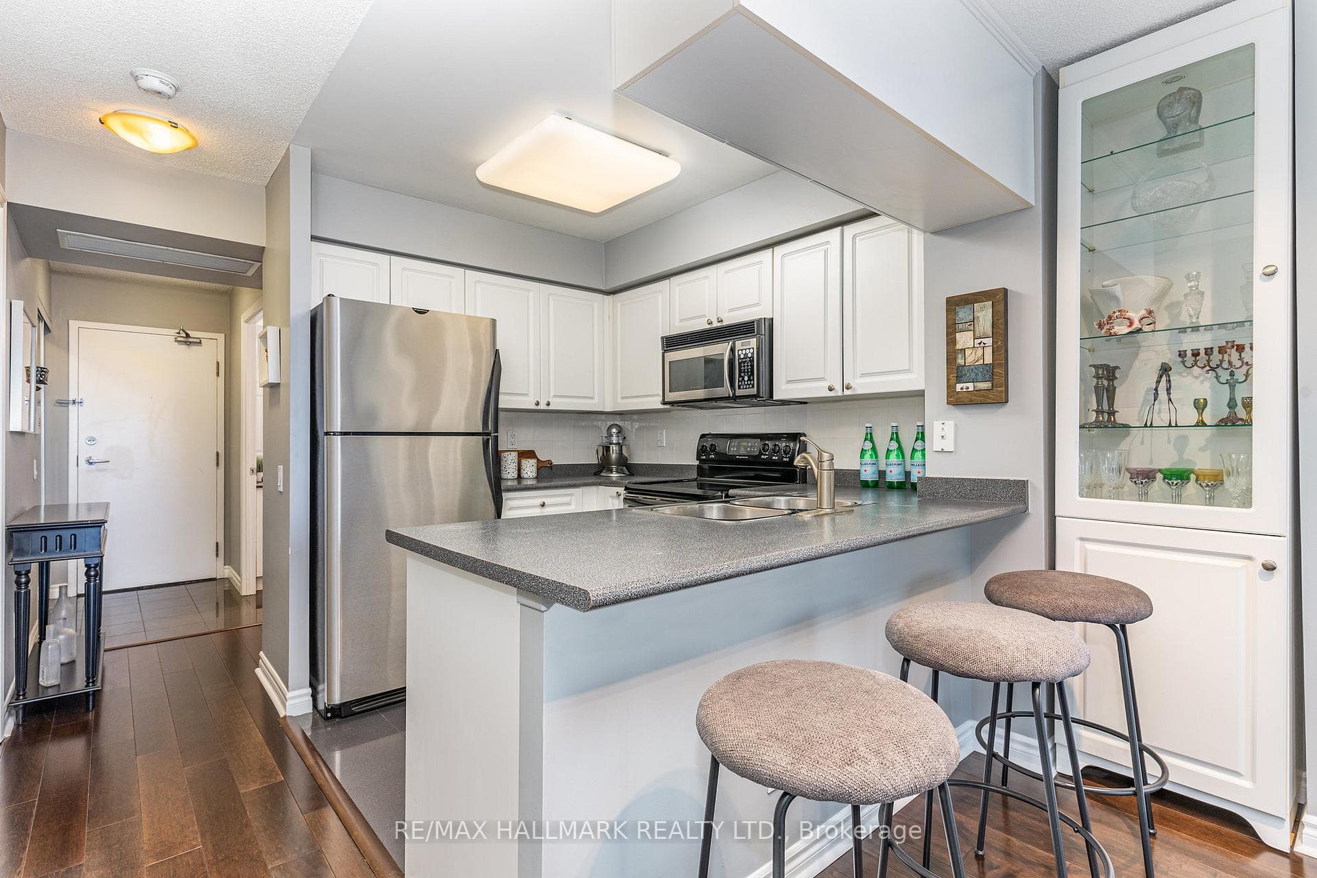 30 Harrison Garden Boulevard Unit 706 photo 6