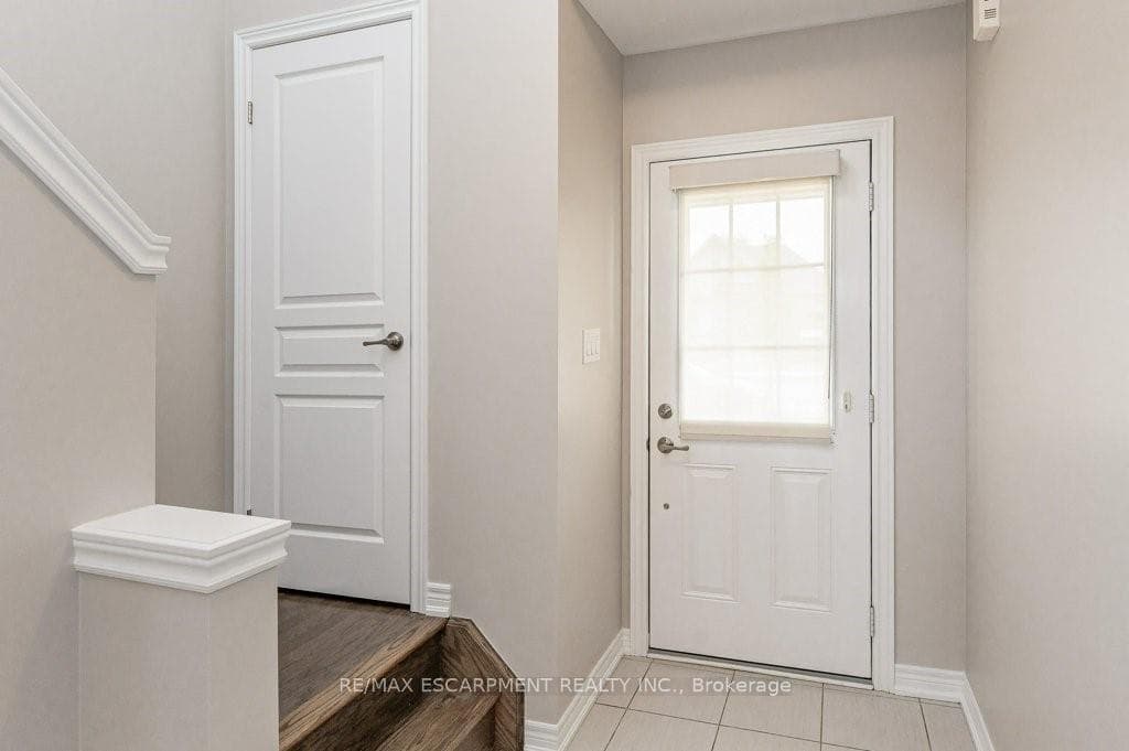 145 Echovalley Drive photo 4