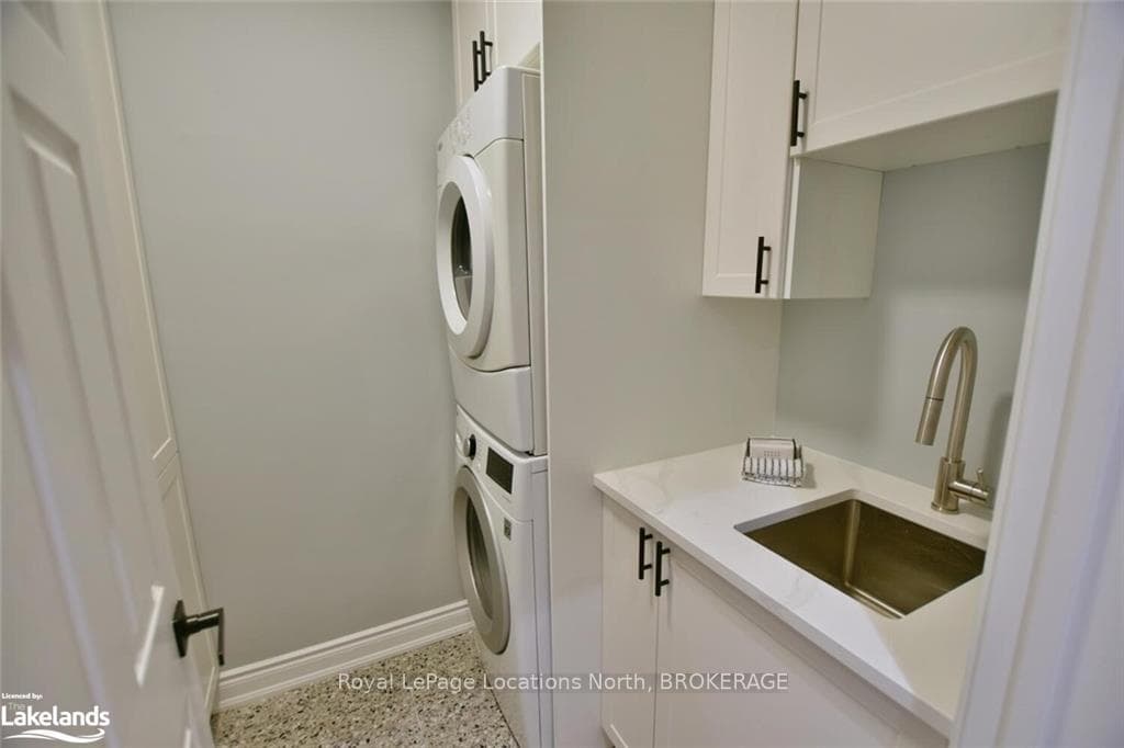 4 LAUREL Boulevard photo 31