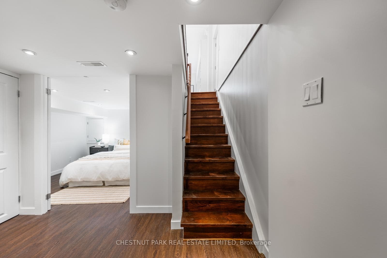 146 Boulton Avenue photo 30