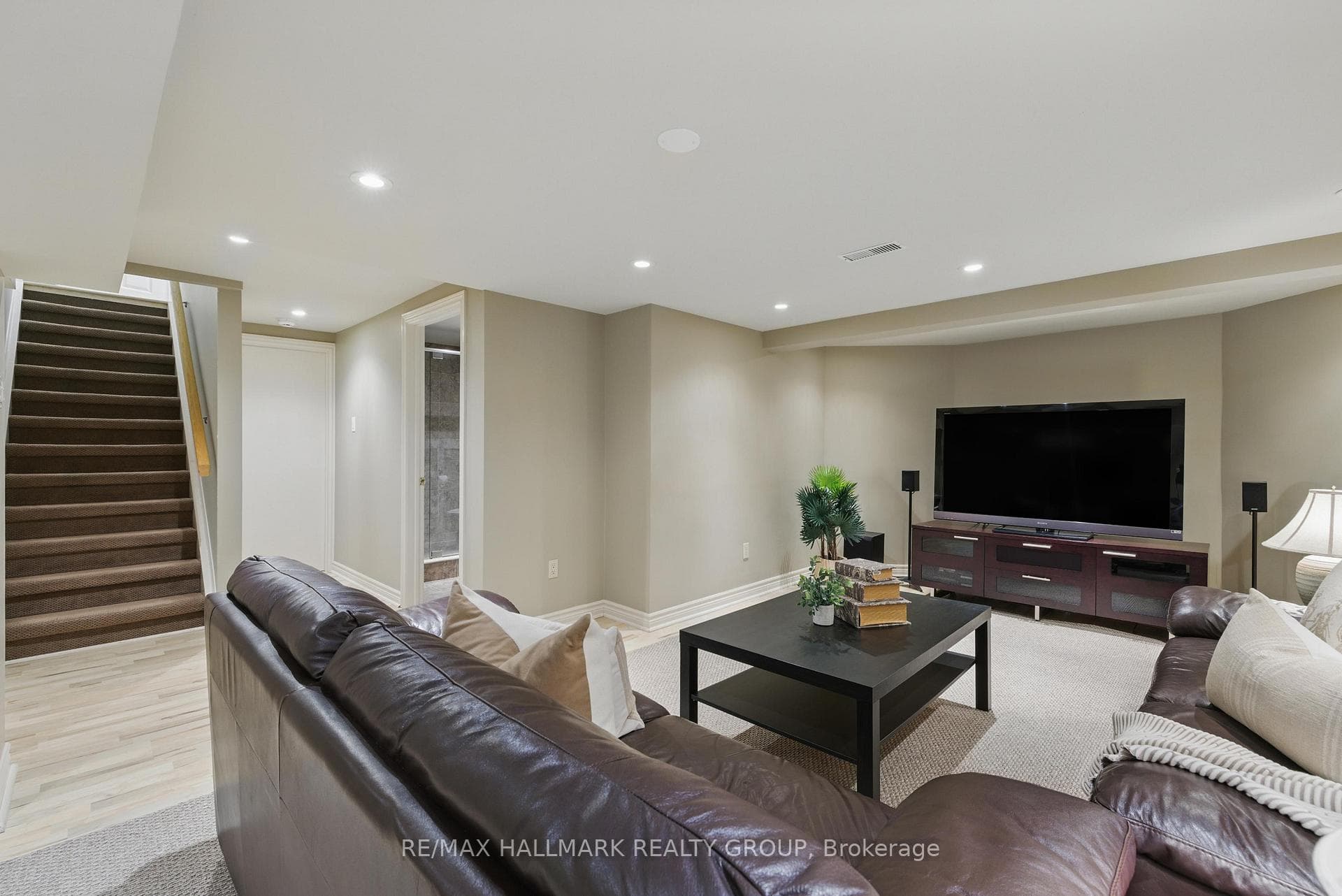 33 Country Club Drive photo 30