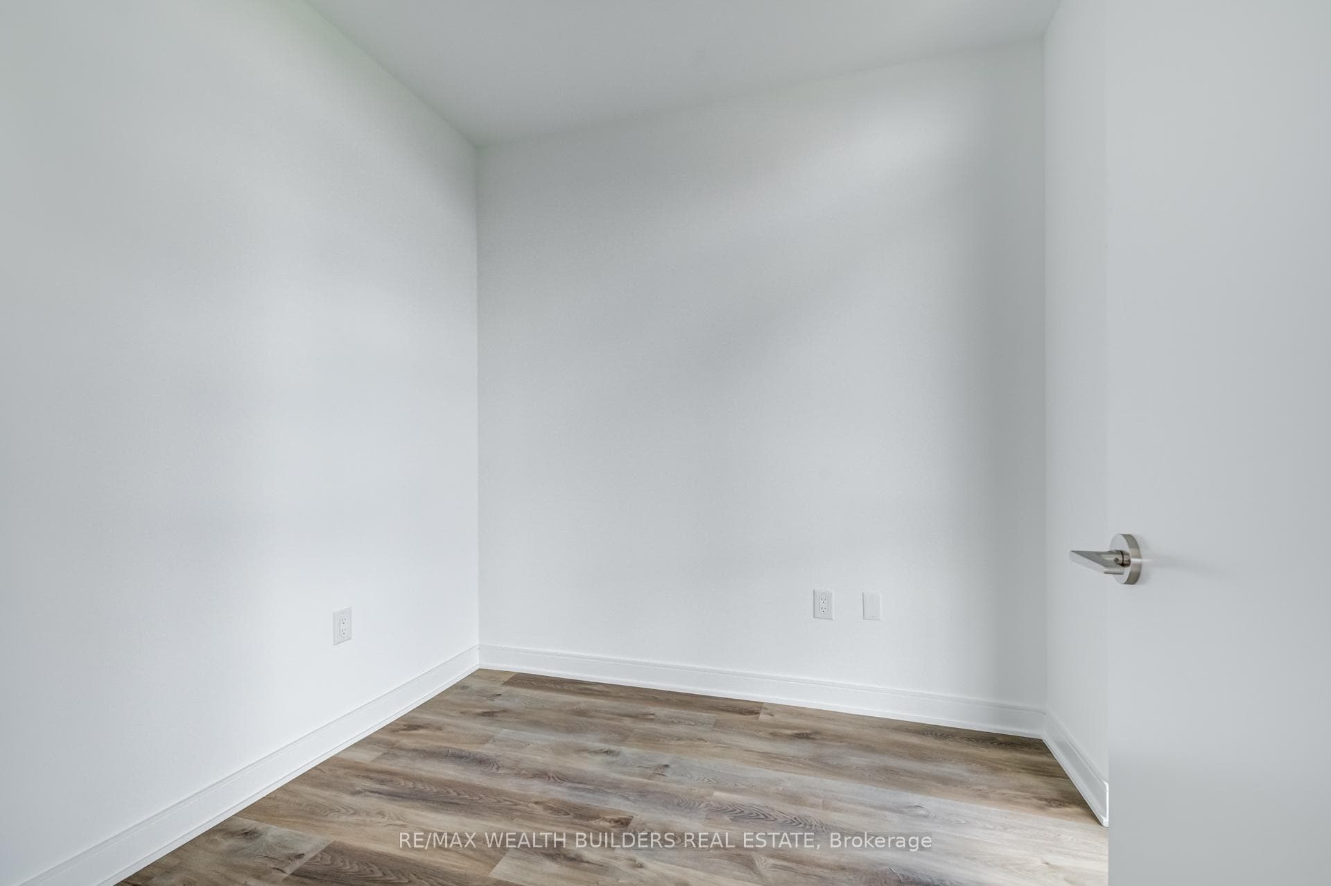 86 Dundas Street Unit 702 photo 27