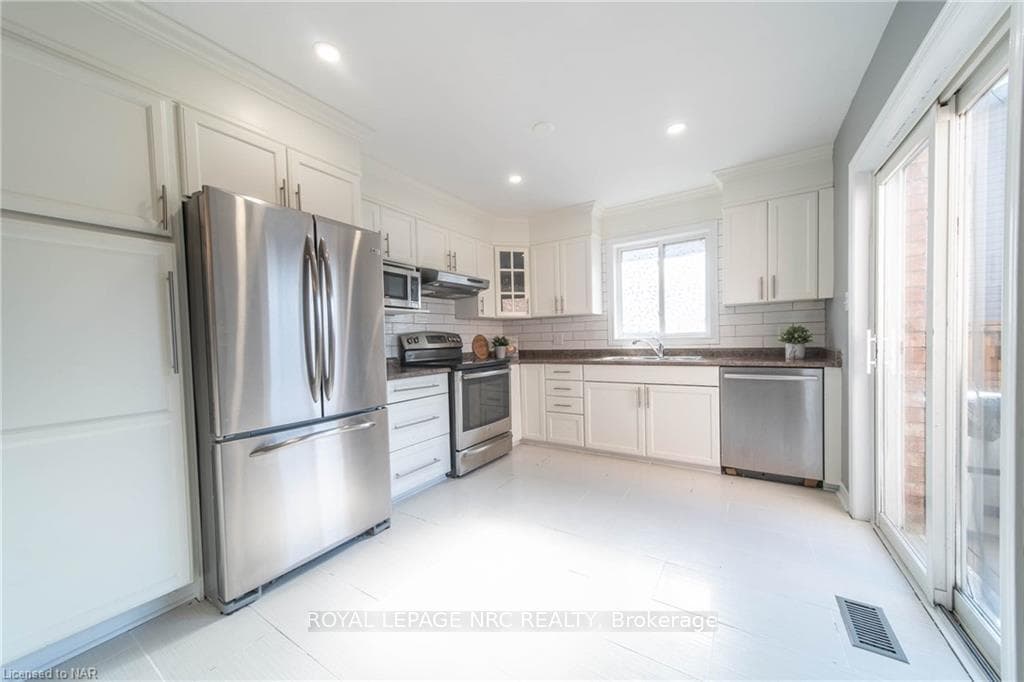 8197 Harvest Crescent photo 3