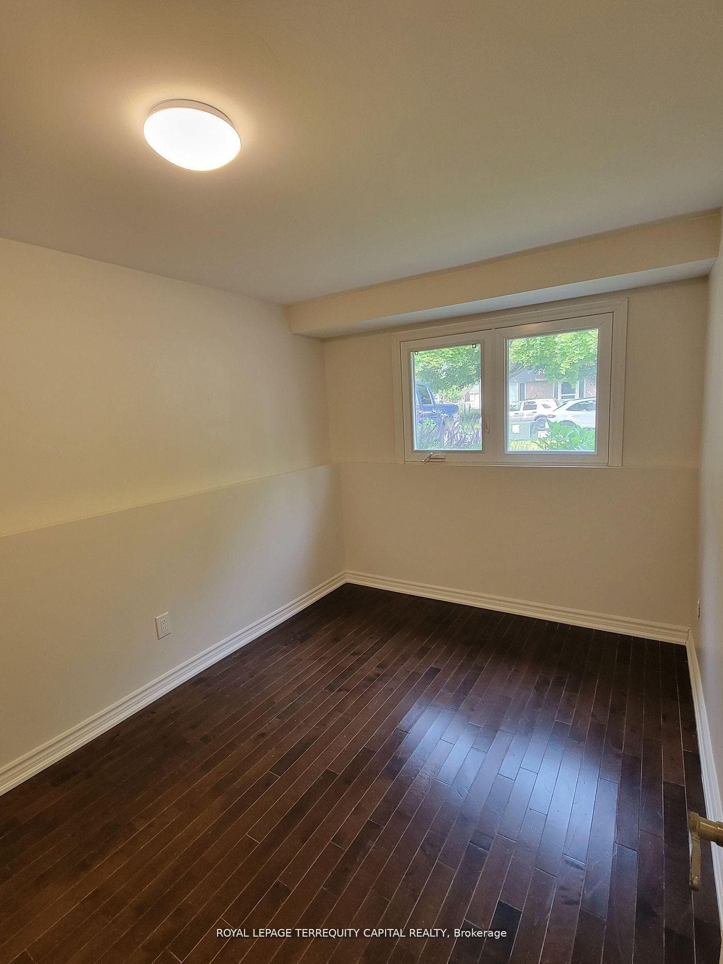 20 Mowat Crescent Unit Lower photo 8
