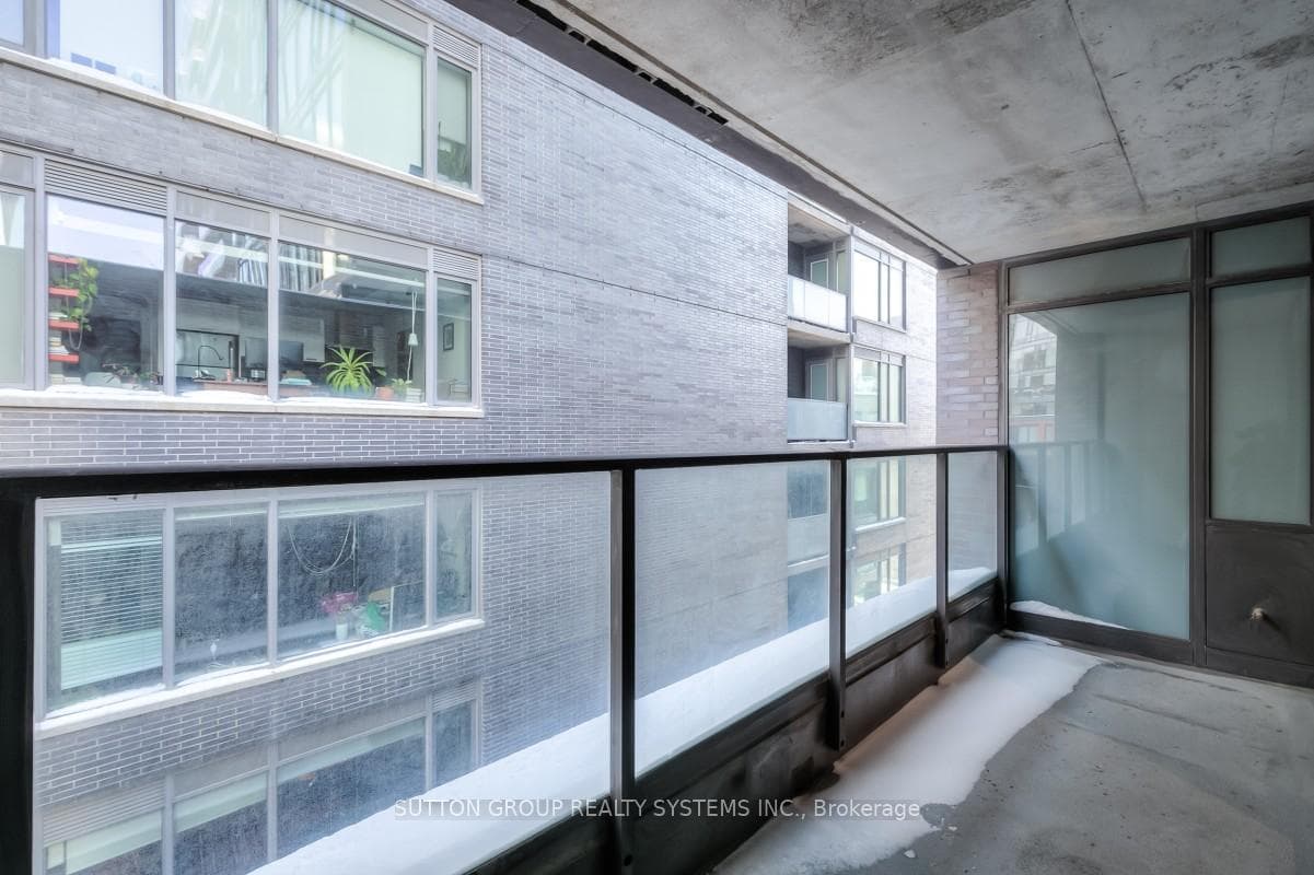 111 Bathurst Street Unit 523 photo 22