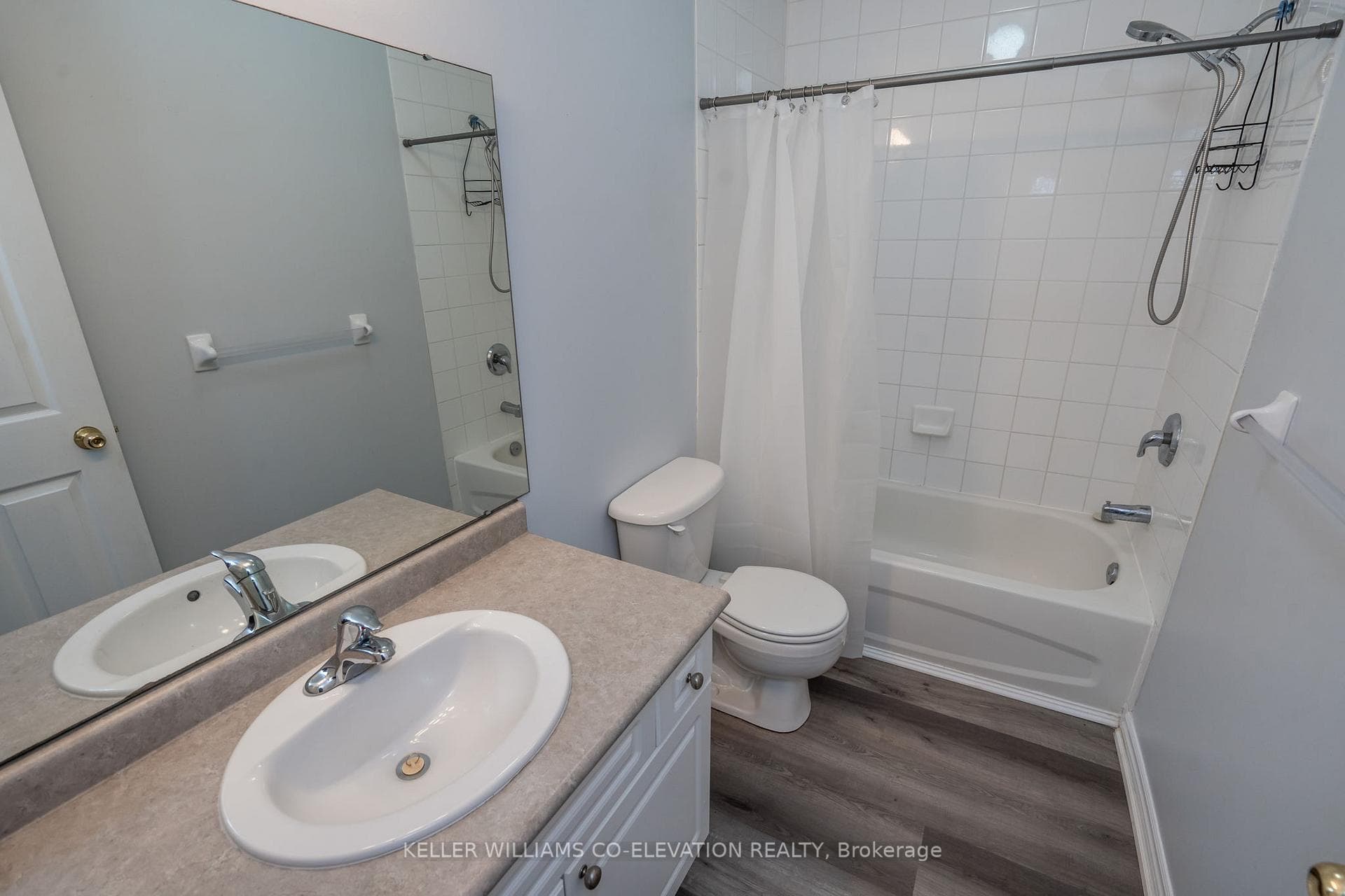 245 Yonge Street photo 11