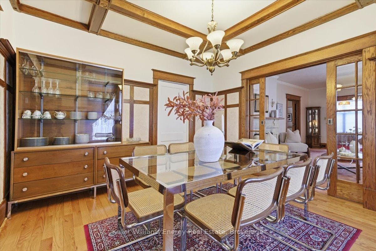 482 Simcoe Street photo 7