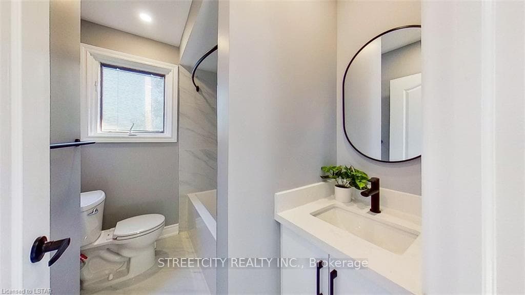9 Scotchpine Crescent photo 23