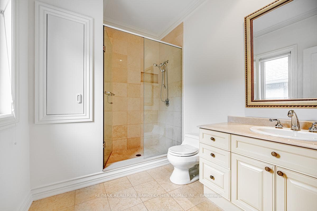 8 York Road photo 32