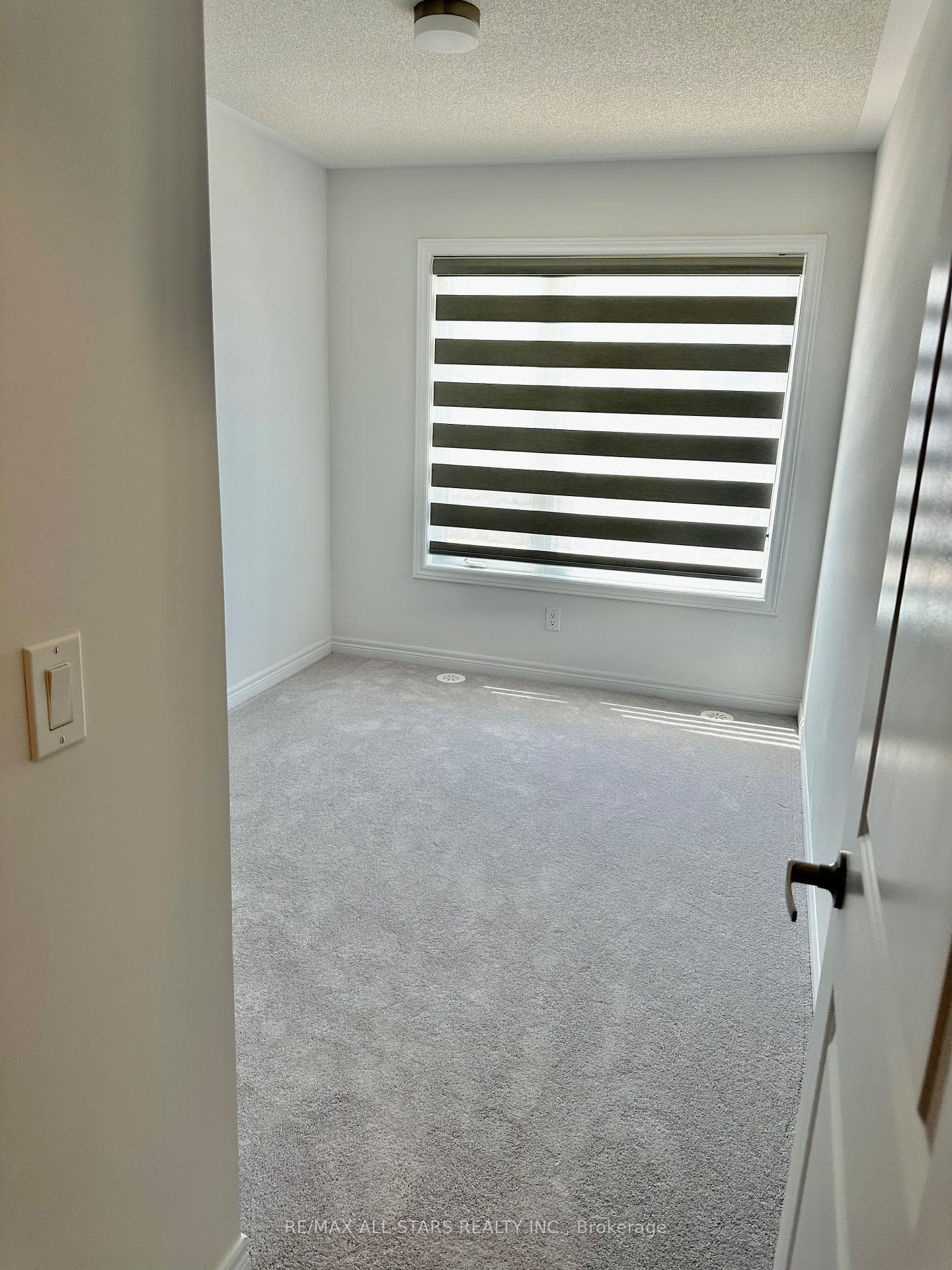 11816 Tenth Line photo 23