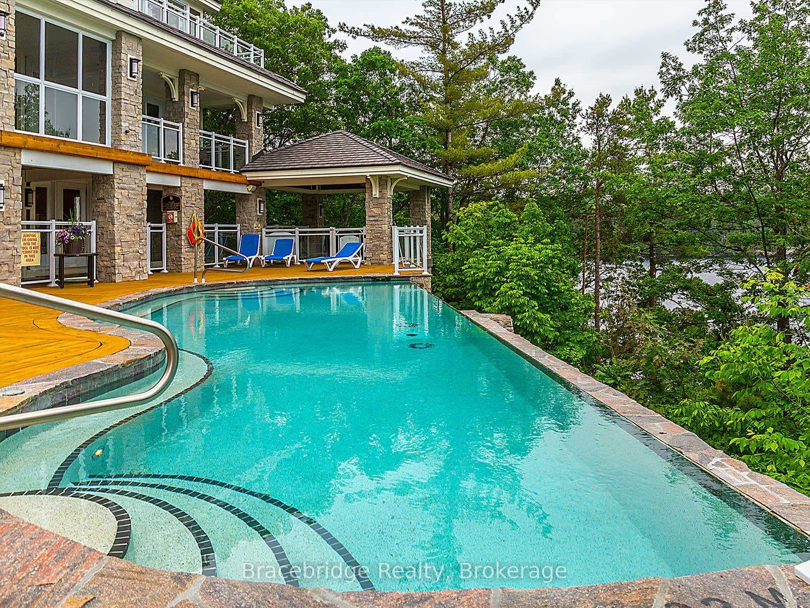 1869 Muskoka Rd 118 Highway Unit L203-A2 photo 2