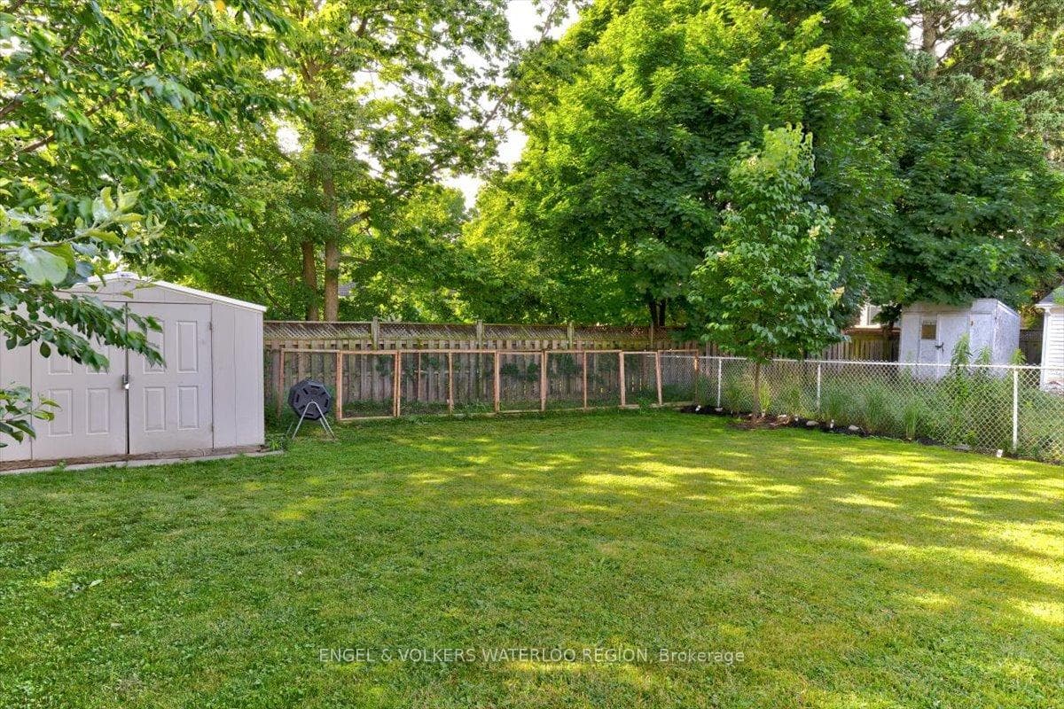 11 Barrett Avenue photo 29