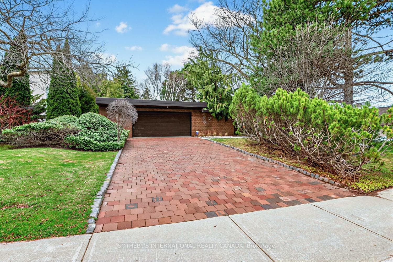 16 Royal Oak Drive photo 2