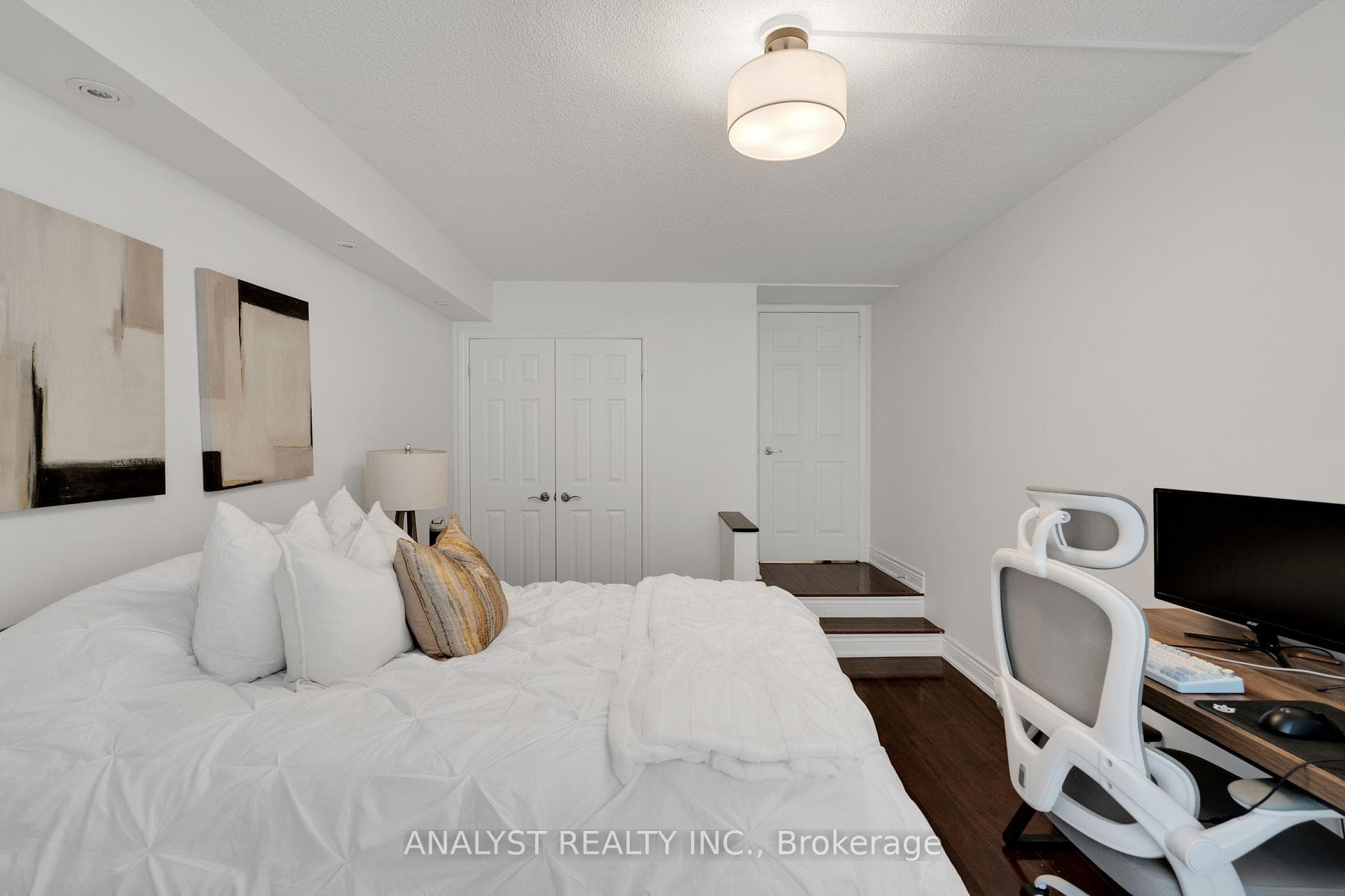 50 Eglinton Avenue Unit 909 photo 26