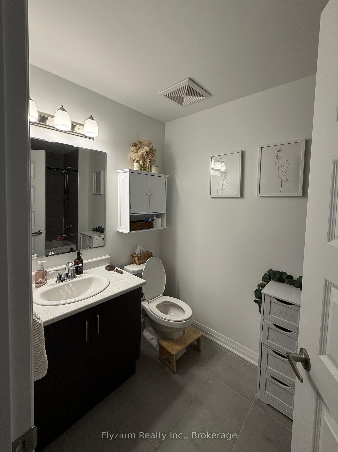 95 Dundas Street Unit 223 photo 7