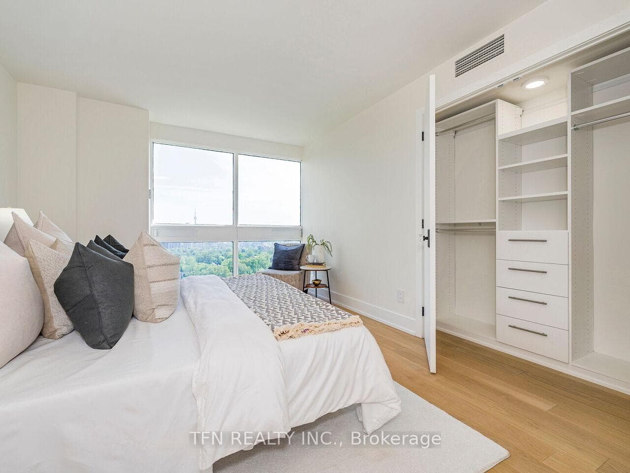 63 St Clair Avenue Unit 1701 photo 24