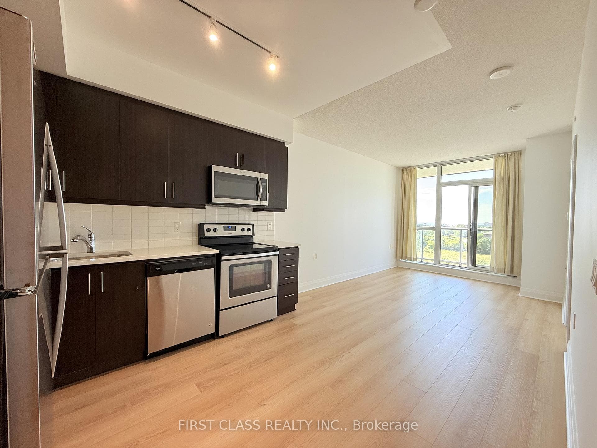 15 Zorra Street Unit 606 photo 9