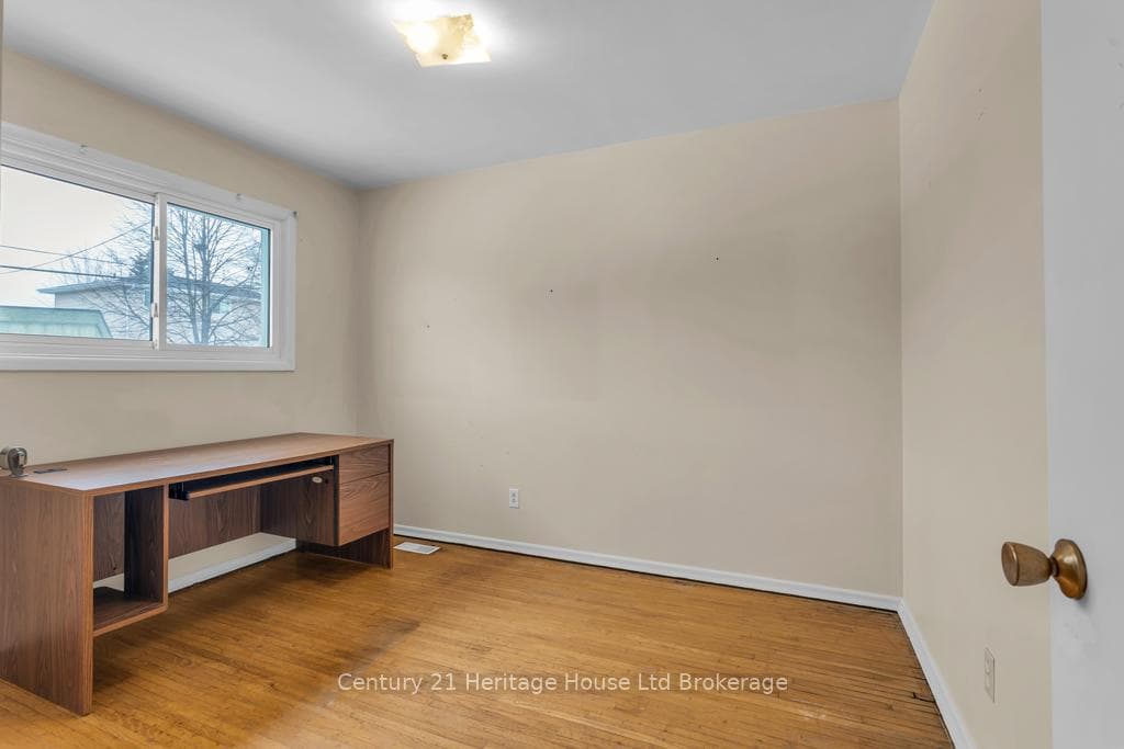 109 Lyndale Crescent photo 9