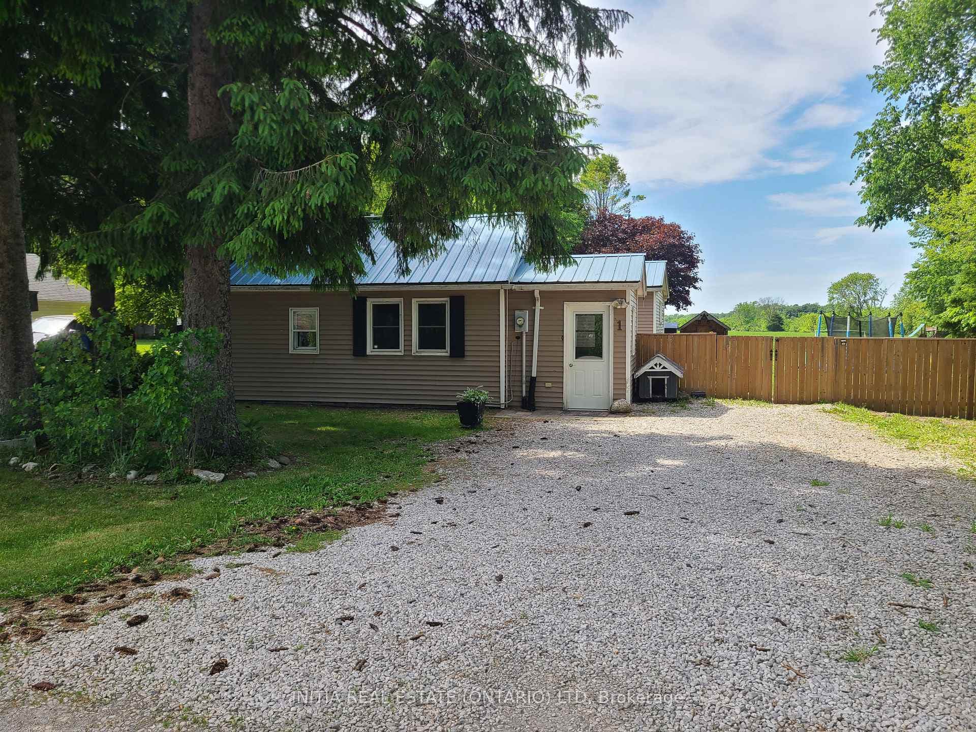 Metal roof and parking for 4 cars and more