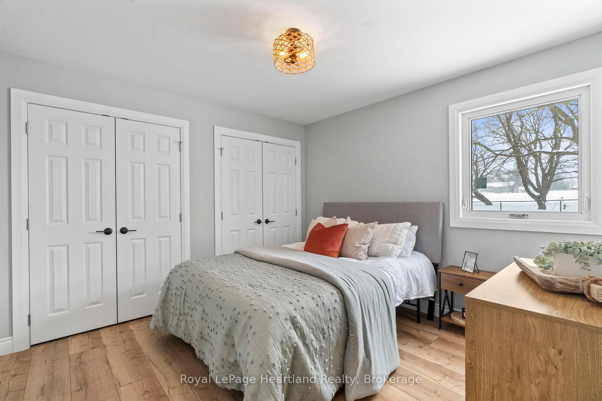 643 Fishleigh Street photo 17