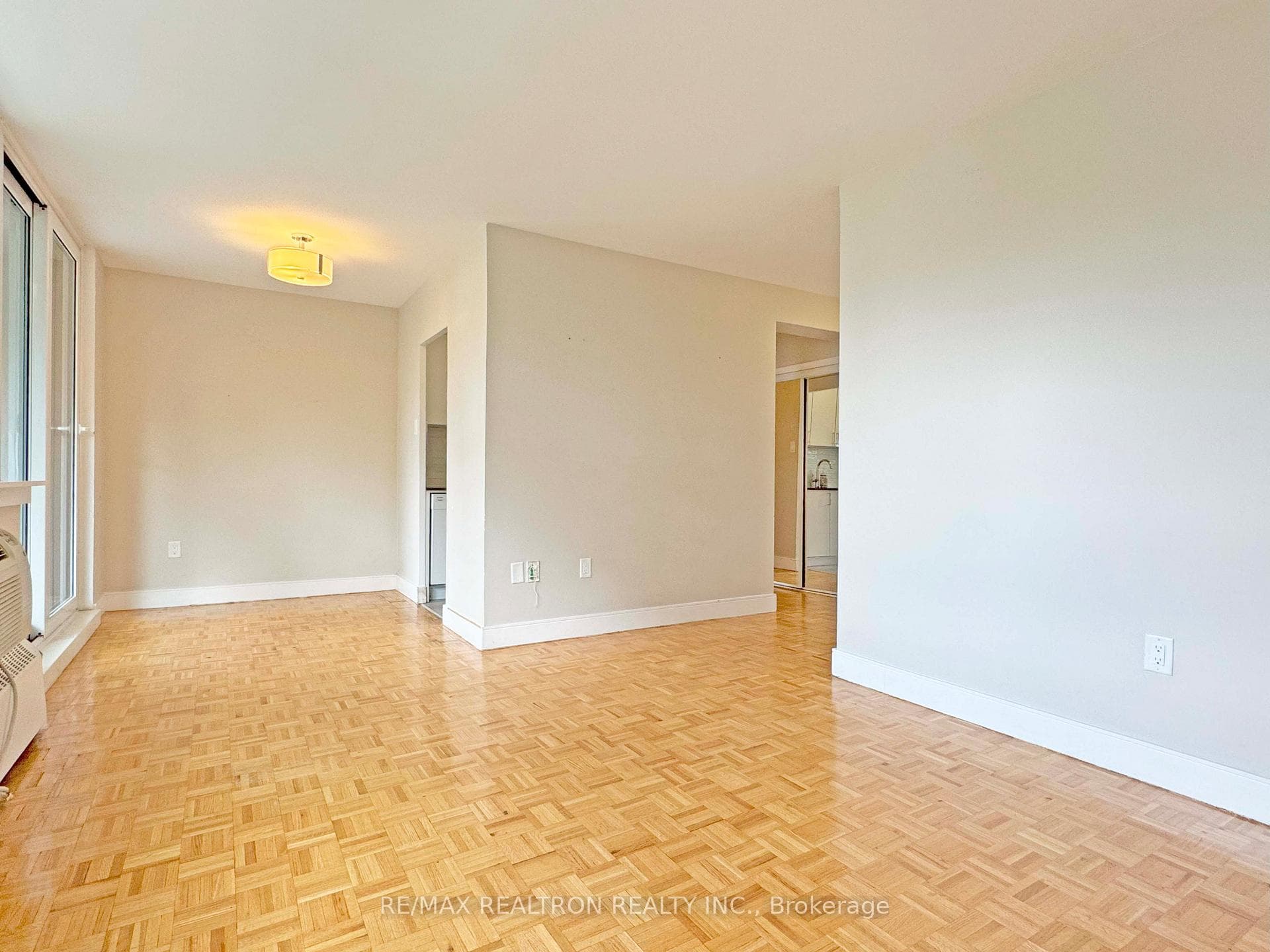 485 Huron Street Unit 406 photo 4