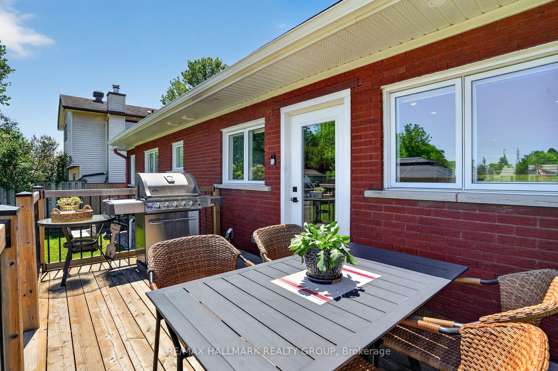 1583 MAXIME Street photo 31