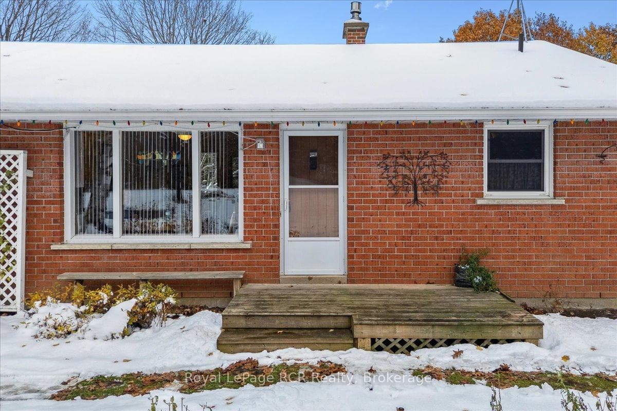 202 Gore Crescent photo 4