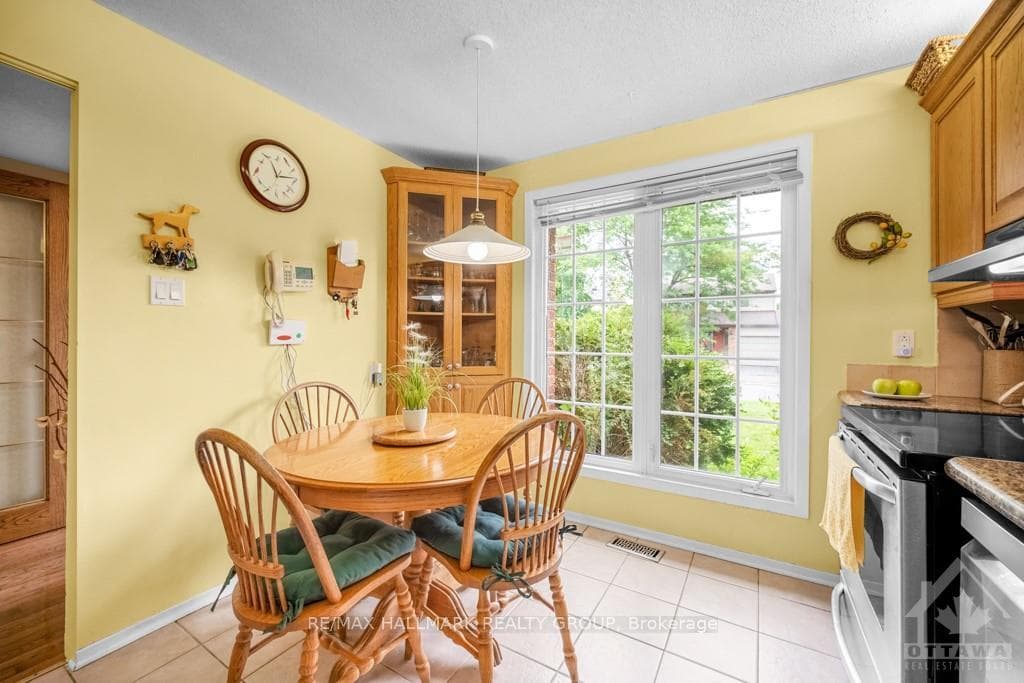 34 MELVILLE Drive photo 5