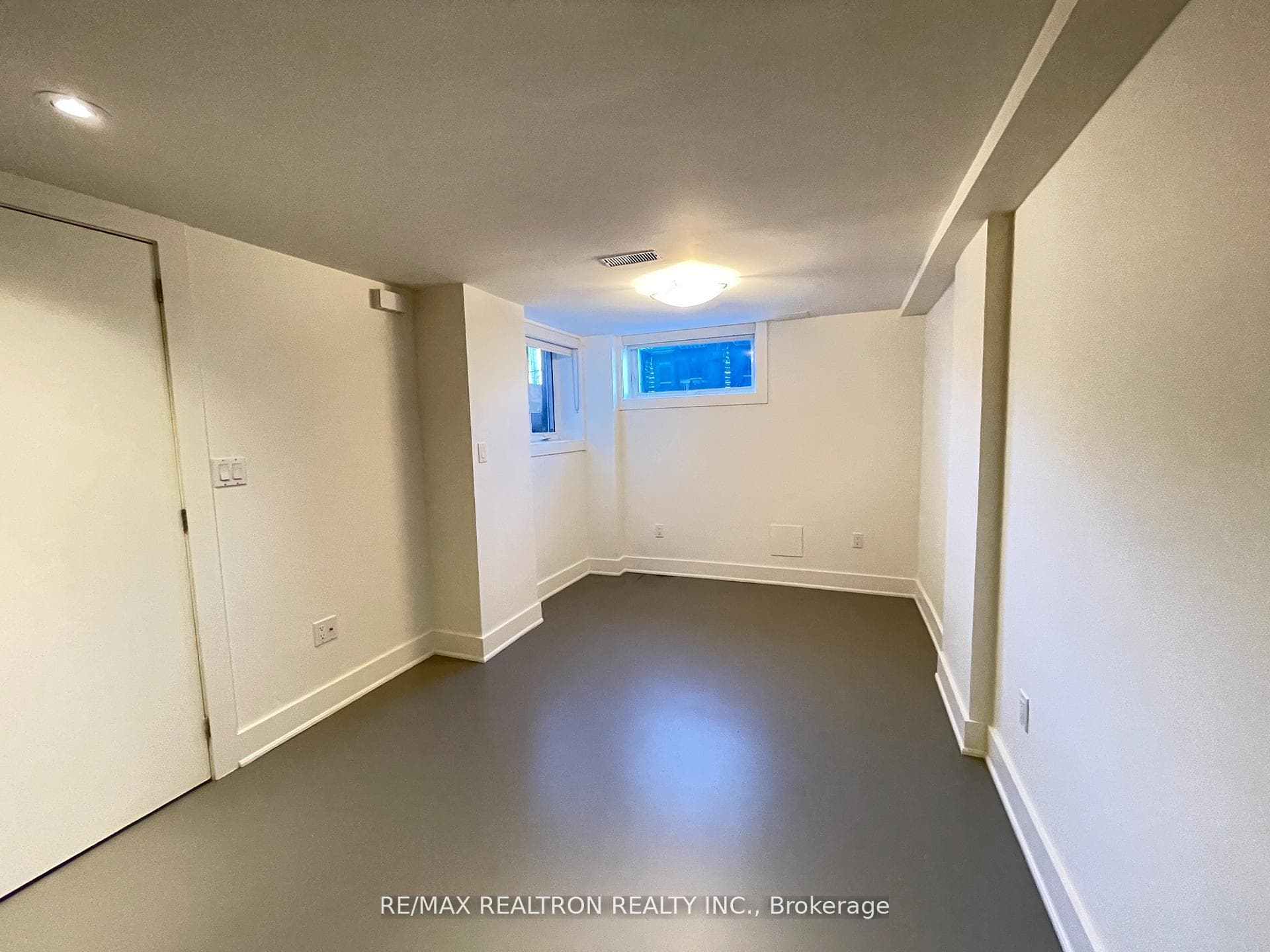 564 Delaware Avenue Unit Lower photo 2